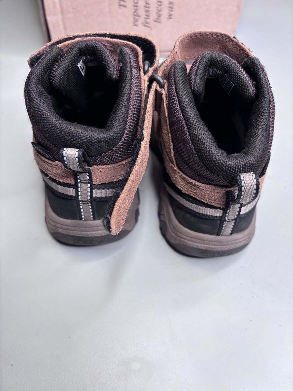 KEEN Kids Targhee IV Waterproof Mid Hiking Boots kids size 11 - Picture 3 of 5